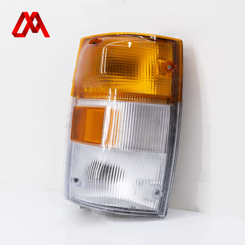 Right Side Smoked Corner Lamp for ISUZU ELF – IZUMI Auto Parts | 8-97855-007-0